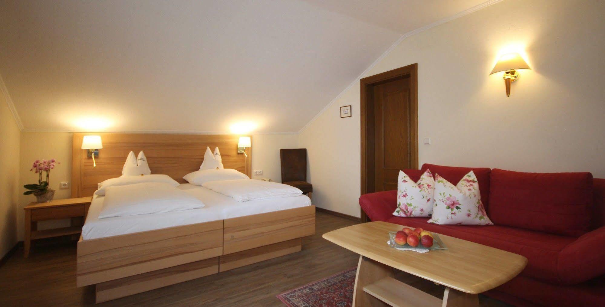 Hotel-Garni Schernthaner Sankt Gilgen Dış mekan fotoğraf