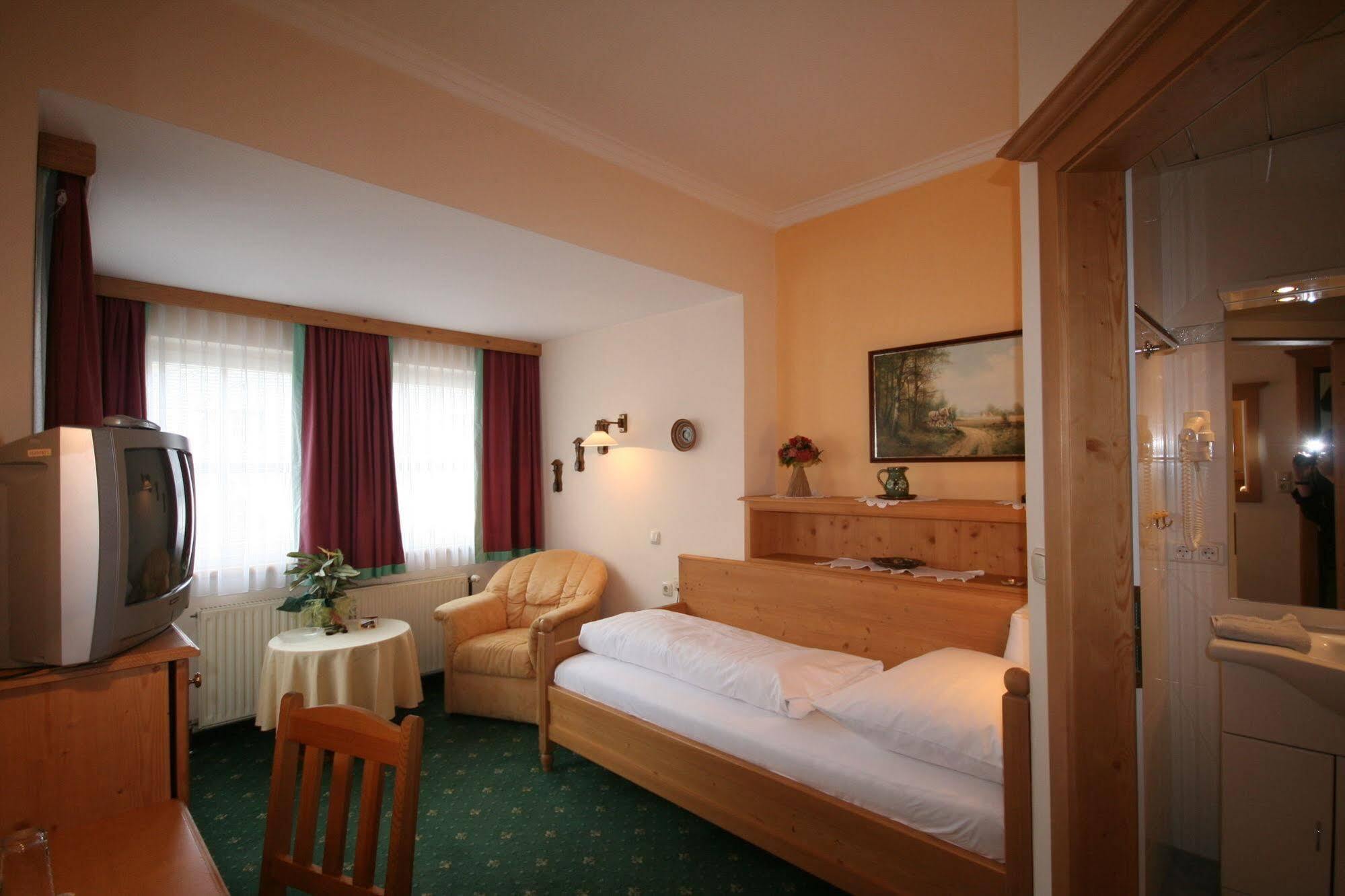Hotel-Garni Schernthaner Sankt Gilgen Dış mekan fotoğraf